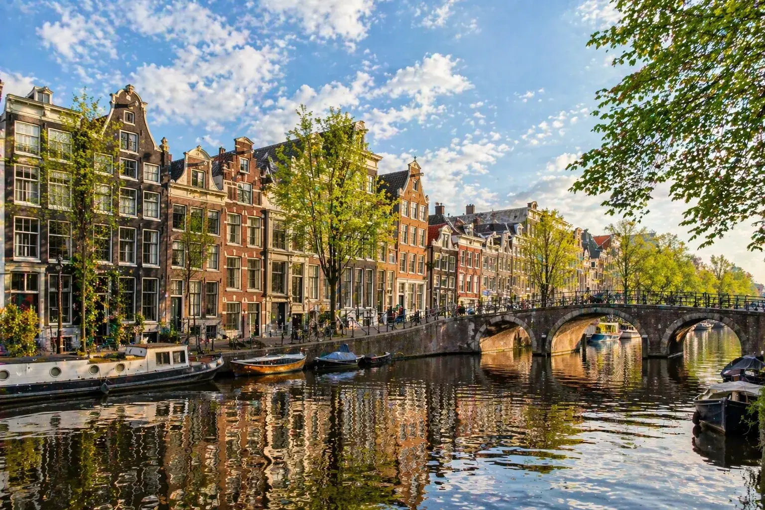 Adventure Quest artwork for the Amsterdam collection: canal houses and bridges.