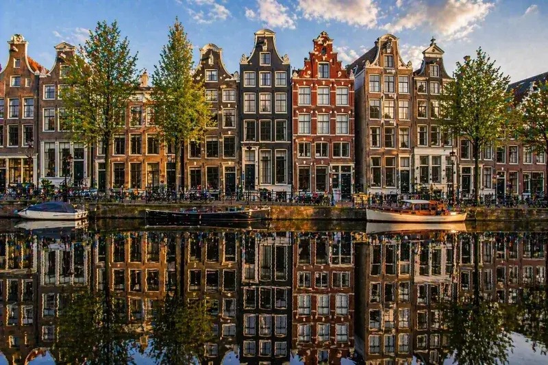 Adventure Quest artwork for the “Waterline Reflections” mission in Amsterdam Explorer.