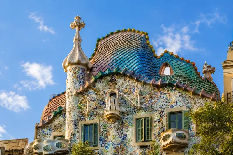 Adventure Quest artwork for the “The Dragon's Back” mission in Casa Batlló & Passeig de Gràcia Explorer.