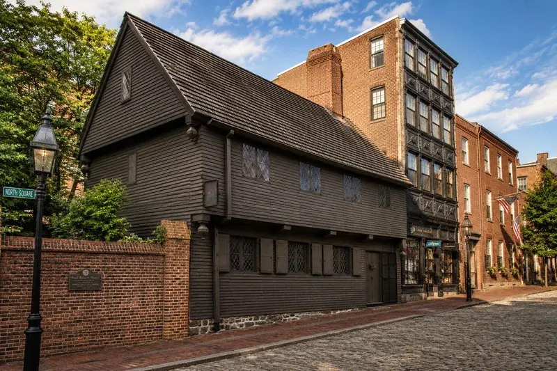 Adventure Quest artwork for the “Paul Revere's House” mission in North End Explorer.