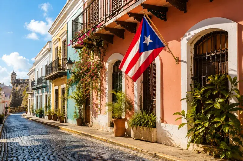 Adventure Quest artwork for the “Find the Puerto Rico Flag” mission in Old San Juan Explorer.