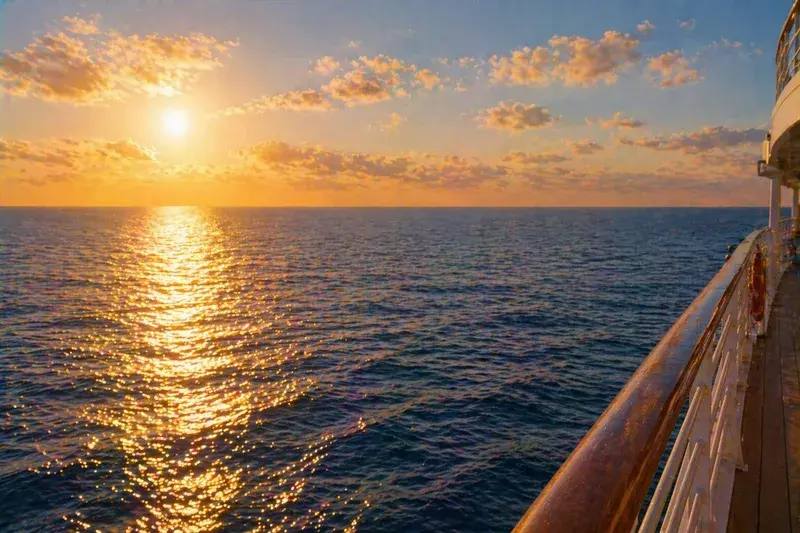 Adventure Quest artwork for the “Light Over Water” mission in Day at Sea - Cruise Discovery.