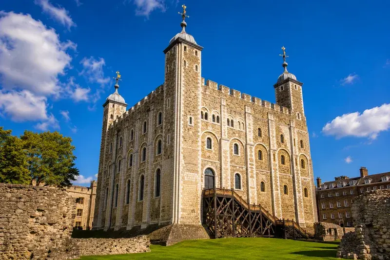 Adventure Quest artwork for the “The White Tower” mission in Tower of London.