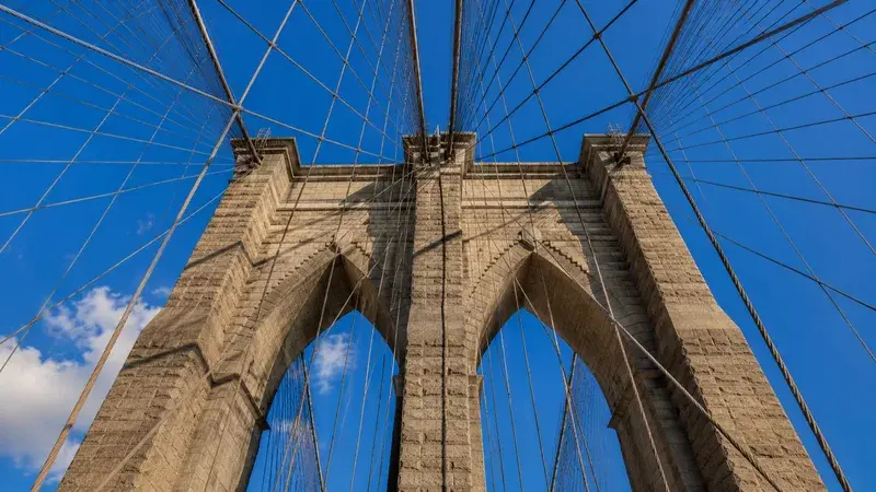 Adventure Quest artwork for the “The Impossible Bridge” mission in Brooklyn Bridge & DUMBO Explorer.