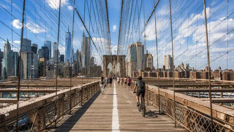 Adventure Quest artwork for the “Walking the Bridge” mission in Brooklyn Bridge & DUMBO Explorer.