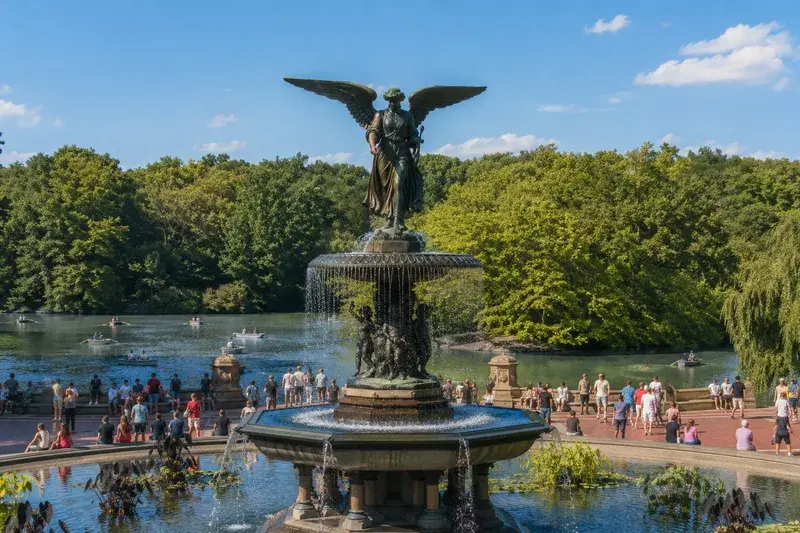 Adventure Quest artwork for the “Bethesda Fountain” mission in Central Park Explorer.