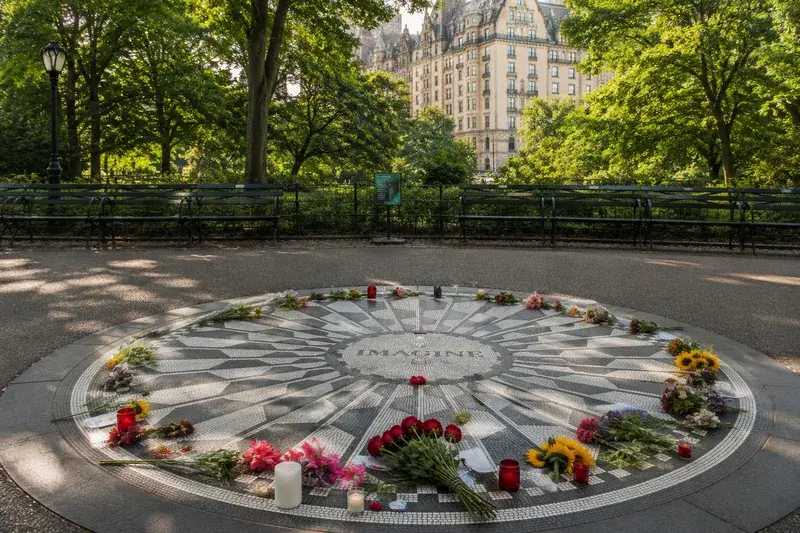 Adventure Quest artwork for the “Strawberry Fields” mission in Central Park Explorer.