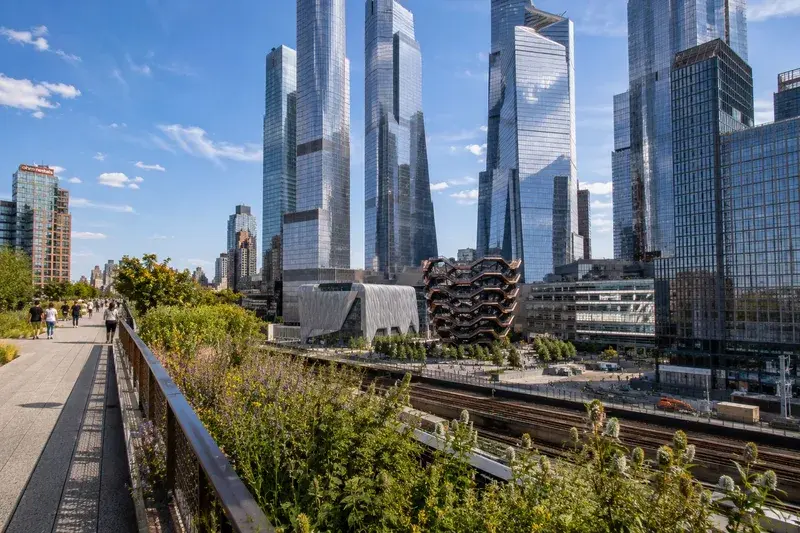 Adventure Quest artwork for the “Hudson Yards Above” mission in The High Line & Chelsea Explorer.