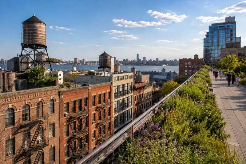 Adventure Quest artwork for the “Views the City Never Had” mission in The High Line & Chelsea Explorer.
