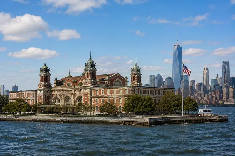 Adventure Quest artwork for the “The Island That Processed Millions” mission in Statue of Liberty & Ellis Island Explorer.