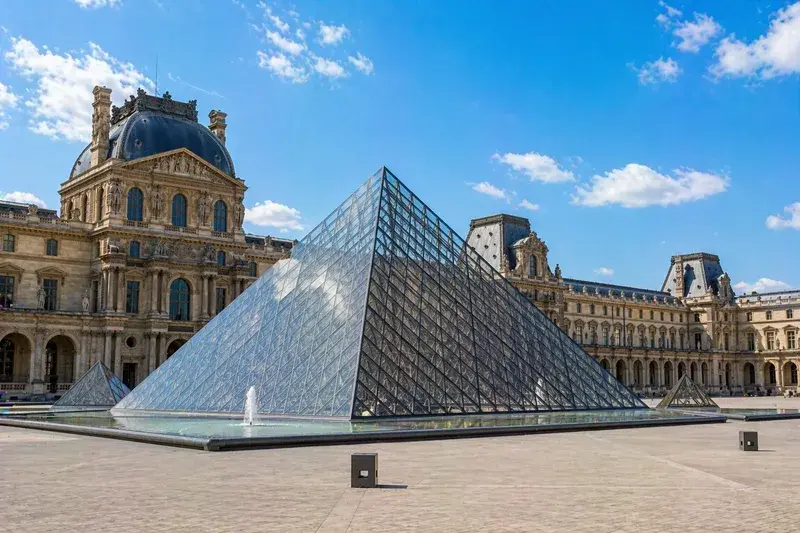 Adventure Quest artwork for the “Glass Pyramid” mission in Louvre Experience.