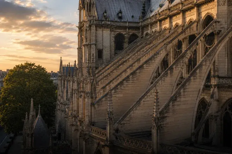 Adventure Quest artwork for the “Flying Buttress” mission in Notre-Dame Explorer.