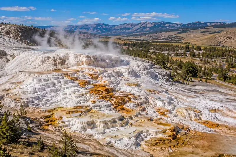 Adventure Quest artwork for the “Terraces From Above” mission in Mammoth Hot Springs.