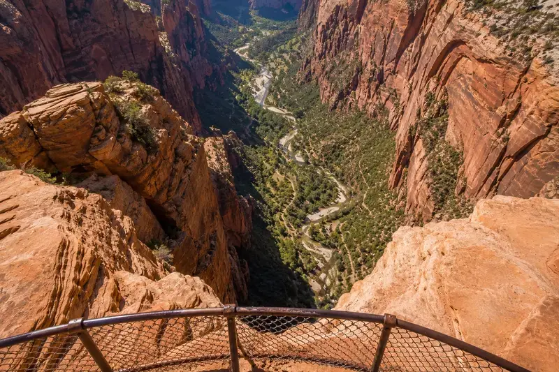 Adventure Quest artwork for the “The Drop Below” mission in Canyon Overlook Trail.