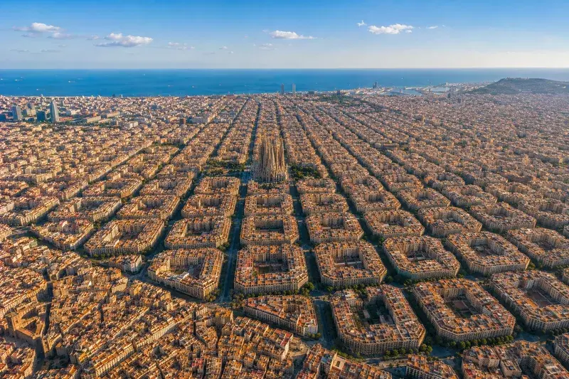 Adventure Quest artwork for the “The Grid and the City” mission in Barcelona Highlights Explorer.