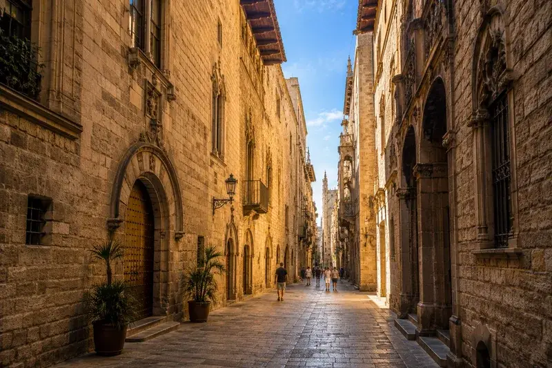 Adventure Quest artwork for the “Carrer de Montcada” mission in Picasso Museum & El Born Explorer.