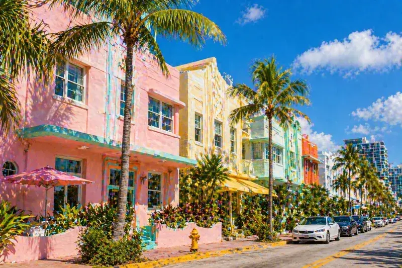 Adventure Quest artwork for the “City Color” mission in Miami Explorer.